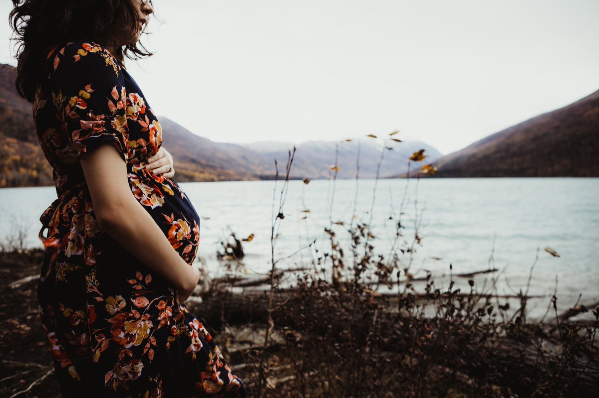 TianaIsMee's tweet photo. In case you didn’t see on insta or Facebook 🤰🏻🥰 Less than a month until we meet baby H ❤️ https://t.co/XlHO5xAm1W