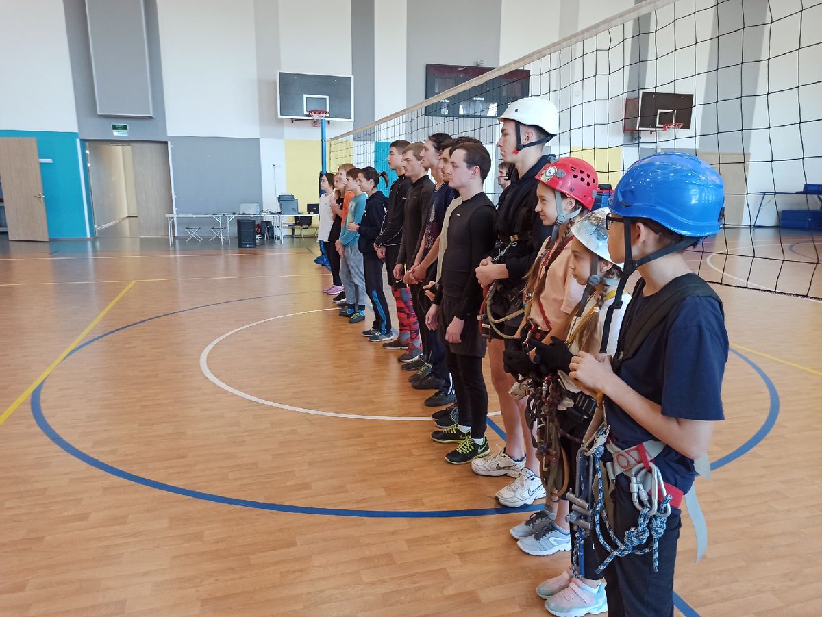 От учёбы уже хочется на стену лезть? Так в чём проблема? Спортсмены Центра доп образования «Южный город» приняли участие в областных соревнованиях по спелеотехнике. Результат: одно 1-е, одно 2-е и два 3-их места! А ученик 8-го класса Клюев Артём сумел выполнить 3 взрослый разряд!