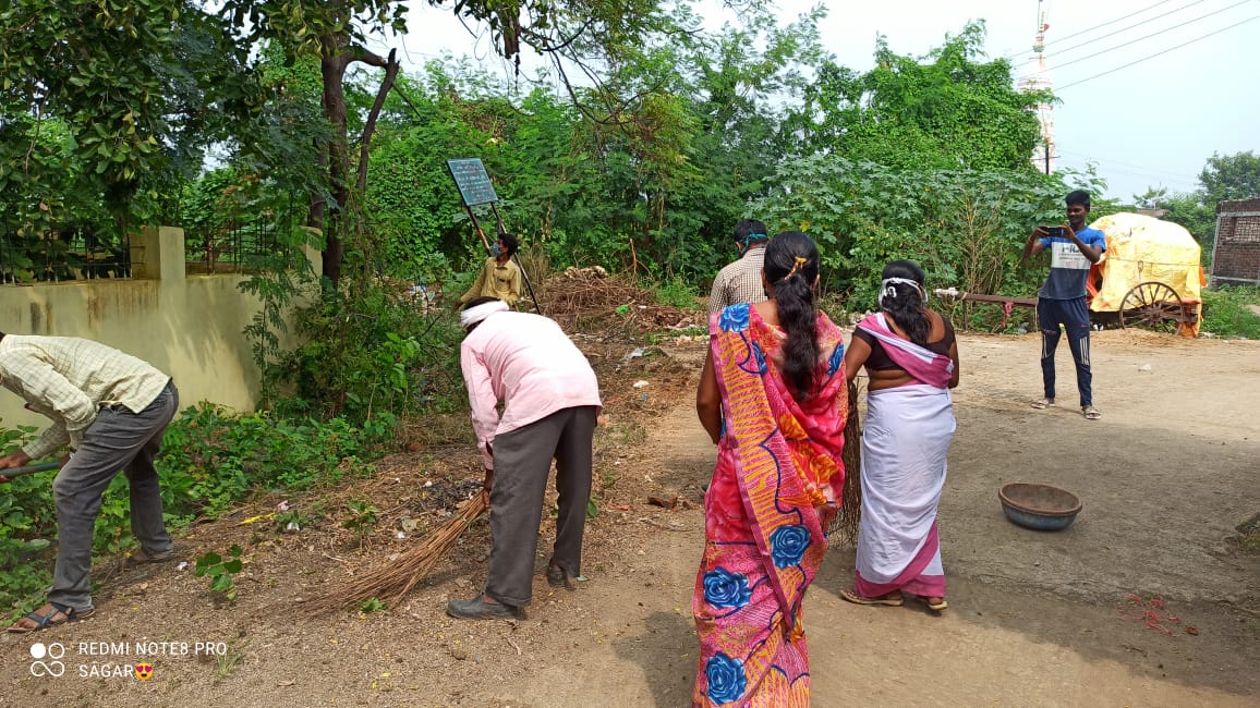 MYBharatHQ's tweet photo. As Part Of Mahatma Gandhi Maha Swachhta Abhiyan, volunteers of Nehru Yuva Kendra #Wardha conducting Cleaning Of PHC's, Play grounds .
@PMOIndia | @KirenRijiju | @RijijuOffice | @YASMinistry https://t.co/42m0PxPhqA