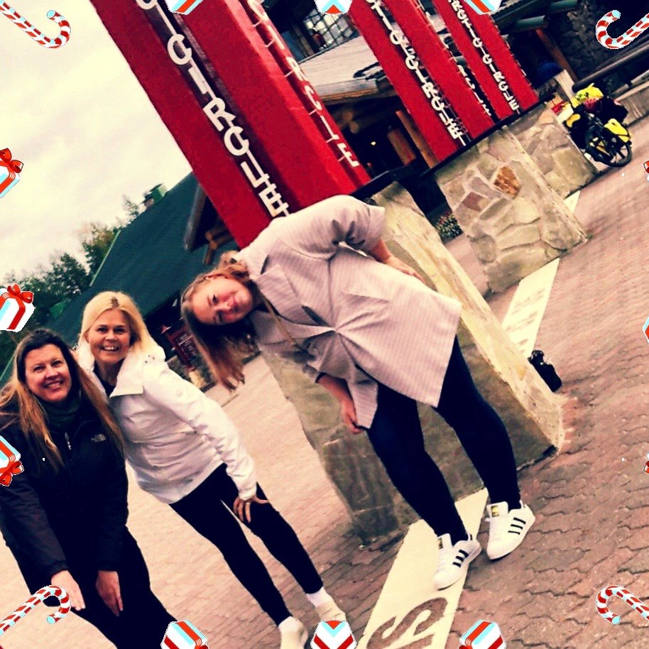 YlonenSirpa's tweet photo. Me #muutosmuotoilijat2020 esittelimme #palvelumuotoilu -projektin #santaclausvillage 'n Antti Nikanderille.

"Jäätä rikkovia uusia avauksia", "Uskallatte luottaa omaan intuitioon ja ammattitaitoon". Kiitos kollegat @IgnatiusRiina ja @kpellikka #muutosmuotoilu #matkailumuotoilu https://t.co/dQmZ8QLAep