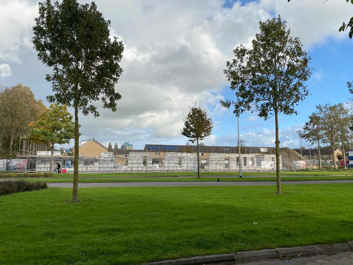 Omwonenden zien ook dat het hard gaat bij realisatie #Medisch Centrum aan de Herman Heijerstraat in Hellevoetsluis