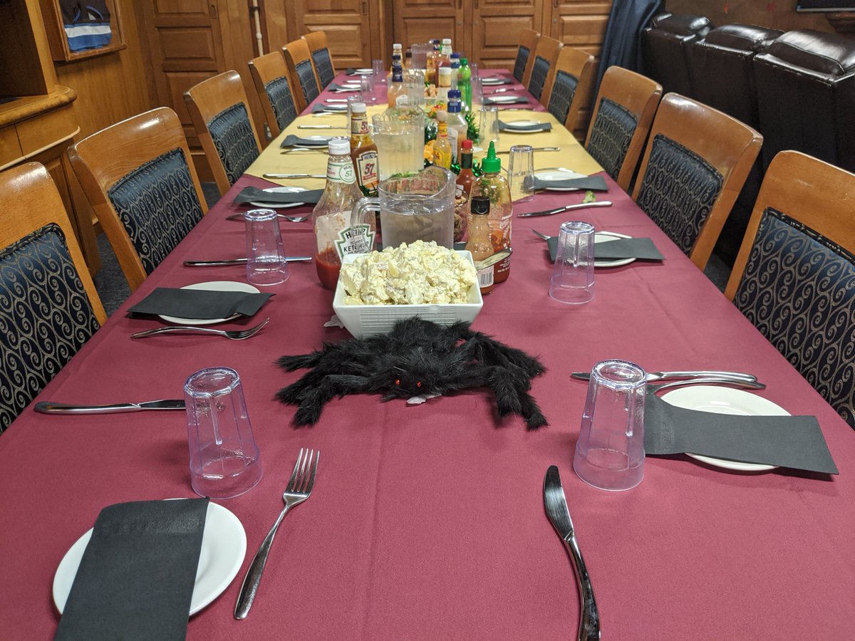 OceanLantis's tweet image. Prepping for Thanksgiving supper aboard @HMCSWinnipeg I think the 🕷️ is a nice prelude to Halloween, but @cdnnavylady does not share my enthusiasm 🦃⚓🇨🇦😁