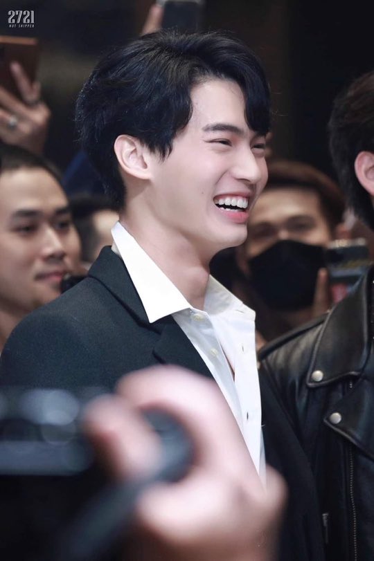 Beauty queens and beauty vloggers praising his looks validates the claims of fans that he’s more handsome in person. These people have a strict standard of beauty. If they said he is more handsome and charismatic in person, it’s a fact🥰 #เมธวินไม่ตรงปก #winmetawin @winmetawin