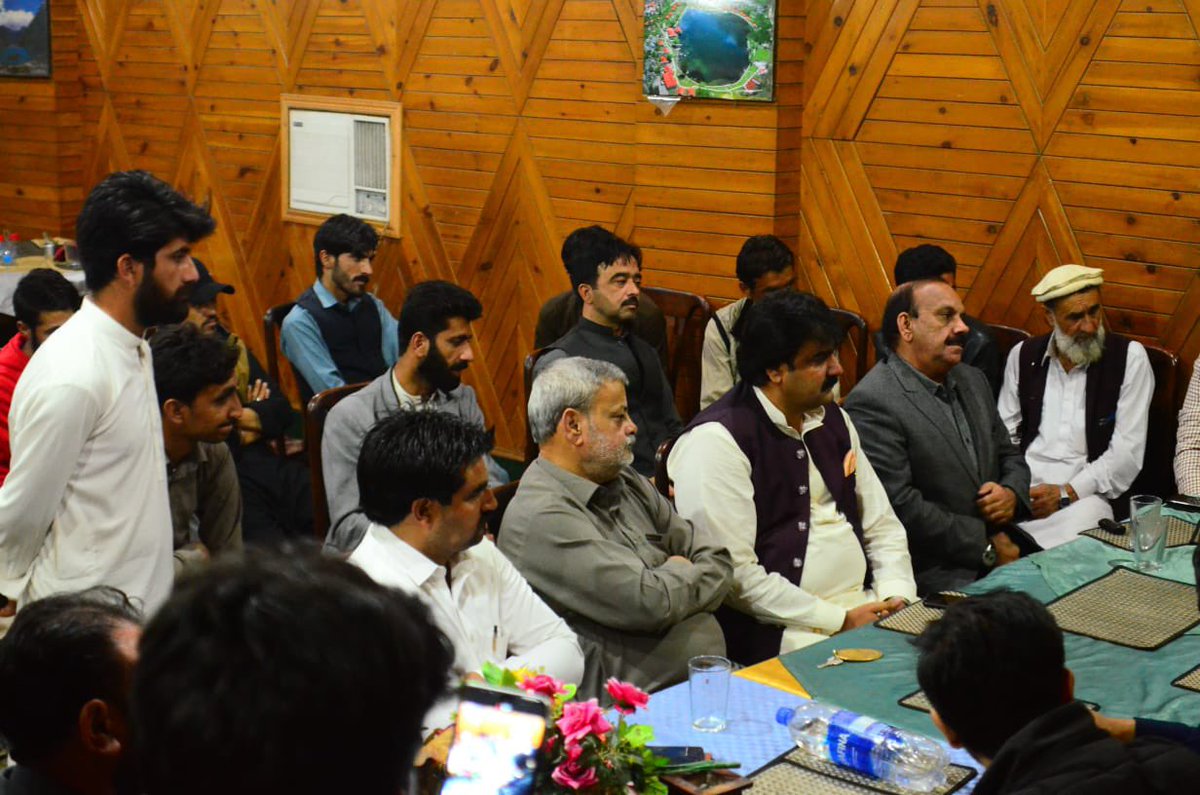 MQMPUpdates's tweet photo. گلگت بلتستان ۔ پاک سر زمین پارٹی کے صدر انیس قائمخانی سے گلگت بلتستان عوامی ایکشن کمیٹی کے وفد نے چیئرمین فدا حسین اور سابق چیئرمین مولانا سلطان رئیس کی قیادت میں ایک نمائندہ وفد نے ملاقات کی۔ (11.10.20)
@KamalPSP |@AneesPSP
#PSPGilgit #PSP #MustafaKamal https://t.co/w1qo5oNHve