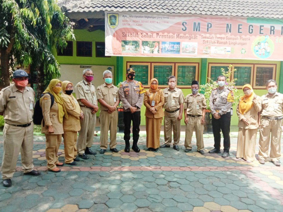 Anikaria's tweet photo. Kunjungan bapak KAPOLRES KLATEN, Senin, 12 Oktober 2020 meskipun hanya beberapa menit tapi penuh kesan. 🙏 https://t.co/kteZ1ys2Ry