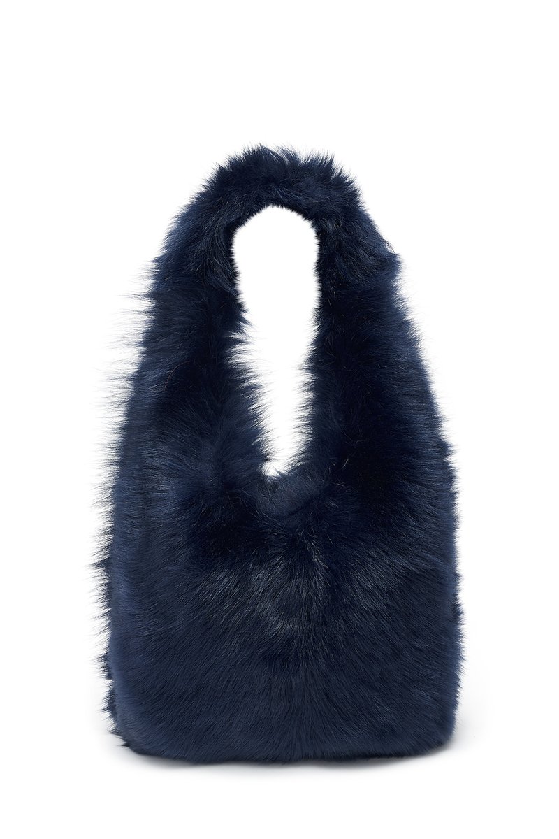 GushlowandCole's tweet photo. We're excited to launch our latest collection of shearling Tote Bags. Available in both medium and mini sizes and in a variety of autumnal colours.

#AW20 #byproduct #sustainablefashion https://t.co/tt01n0IPgk