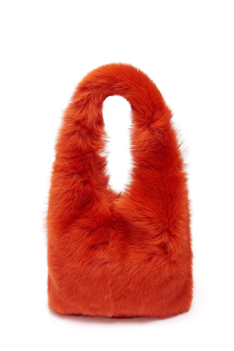 GushlowandCole's tweet photo. We're excited to launch our latest collection of shearling Tote Bags. Available in both medium and mini sizes and in a variety of autumnal colours.

#AW20 #byproduct #sustainablefashion https://t.co/tt01n0IPgk