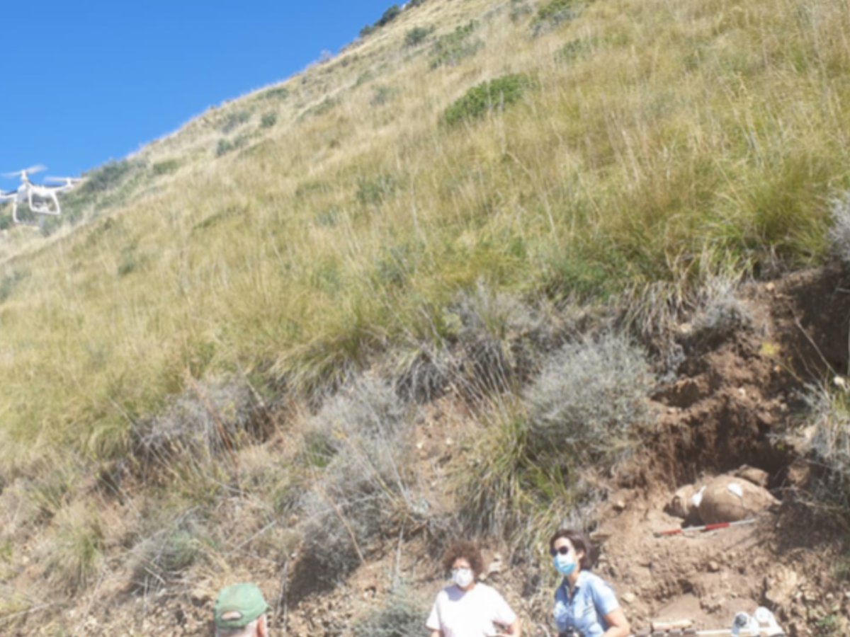 Sarah404BC's tweet photo. #Enchytrismos #Pithos Burial C6thBC discovered at road side near #Himera #Sicily
https://t.co/GWrhXgVuBC https://t.co/fBEgN8ZfKU