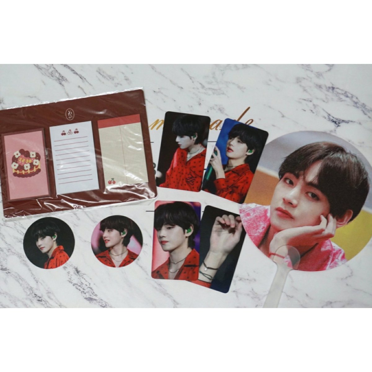 singularity0719's tweet photo. @visionoflove_95 Thanks for this slogan💜So nice🥰
@TWGO11 期待好久的手幅  謝謝真真的代購🥳 https://t.co/SgEoVjDfvz