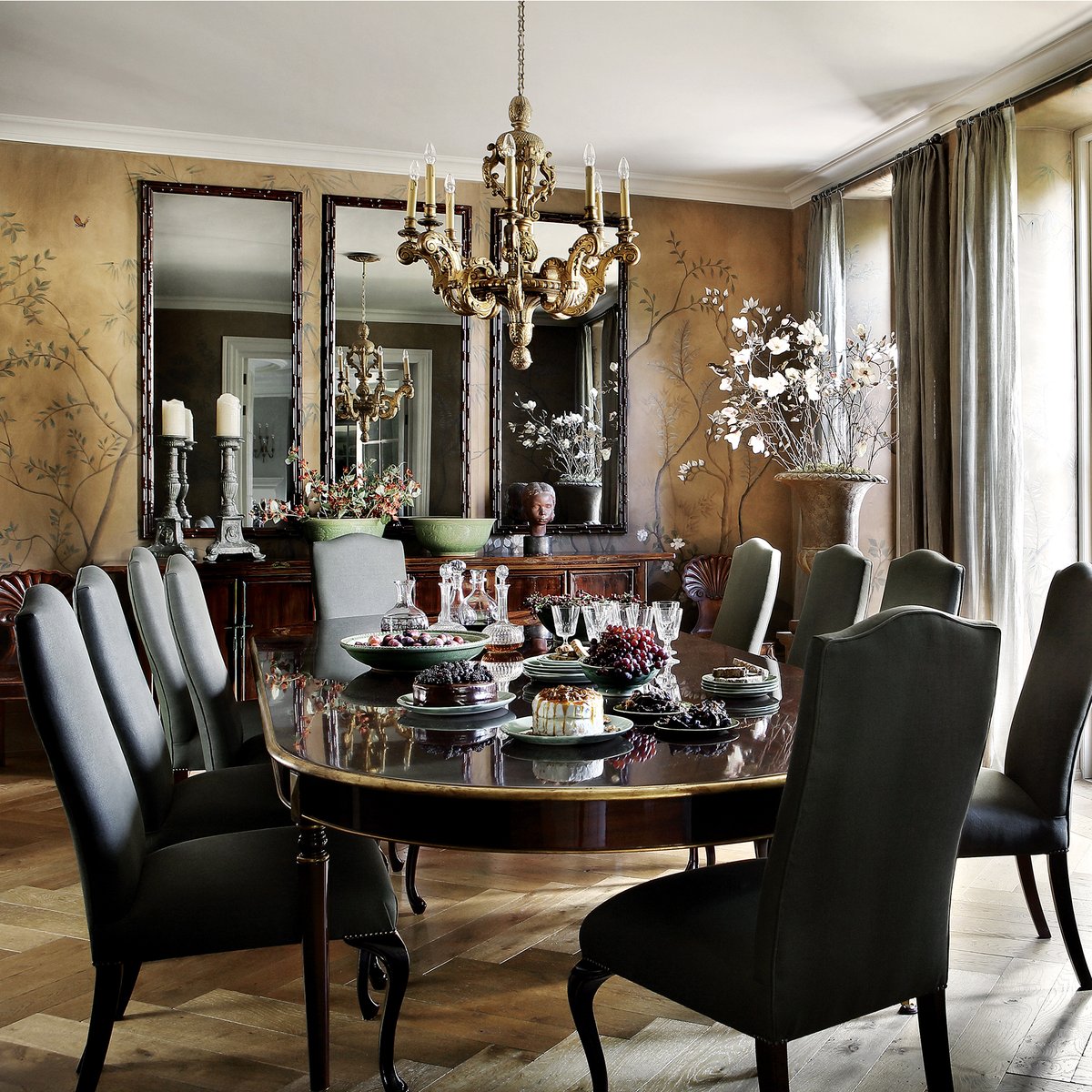 JJI_Projects's tweet image. Hand painted linen upholstered walls makes this a very special room
Featured Project: Constantia May 2015
Interior Architecture &amp;amp; Furnishing done by @JJI_Projects  
Photography: Elsa Young
#interiordesign #art