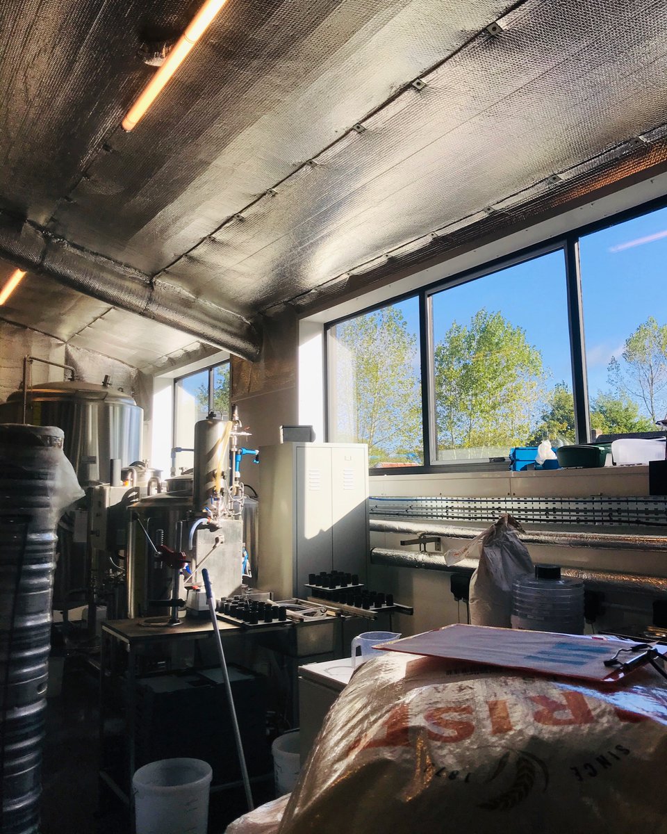 PIGBEERCO's tweet photo. Another busy day at the brewery- we could do with a little bit more sunshine though ☀️
.
.
.
#PIGBEERlife #brewery #yeast #ingredients #beer #hops #malt #craftbeer #sustainablebrewing #hampshirebeer #local #chilled #onlinestore # https://t.co/d34GB0otg7