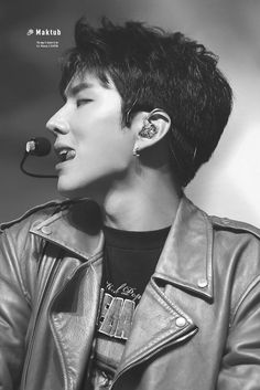 dear  @OfficialMonstaX where do i sign up as a tribute to test that jawline? purely for science, to determin if it's as sharp as it looks like.