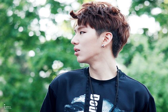 dear  @OfficialMonstaX where do i sign up as a tribute to test that jawline? purely for science, to determin if it's as sharp as it looks like.