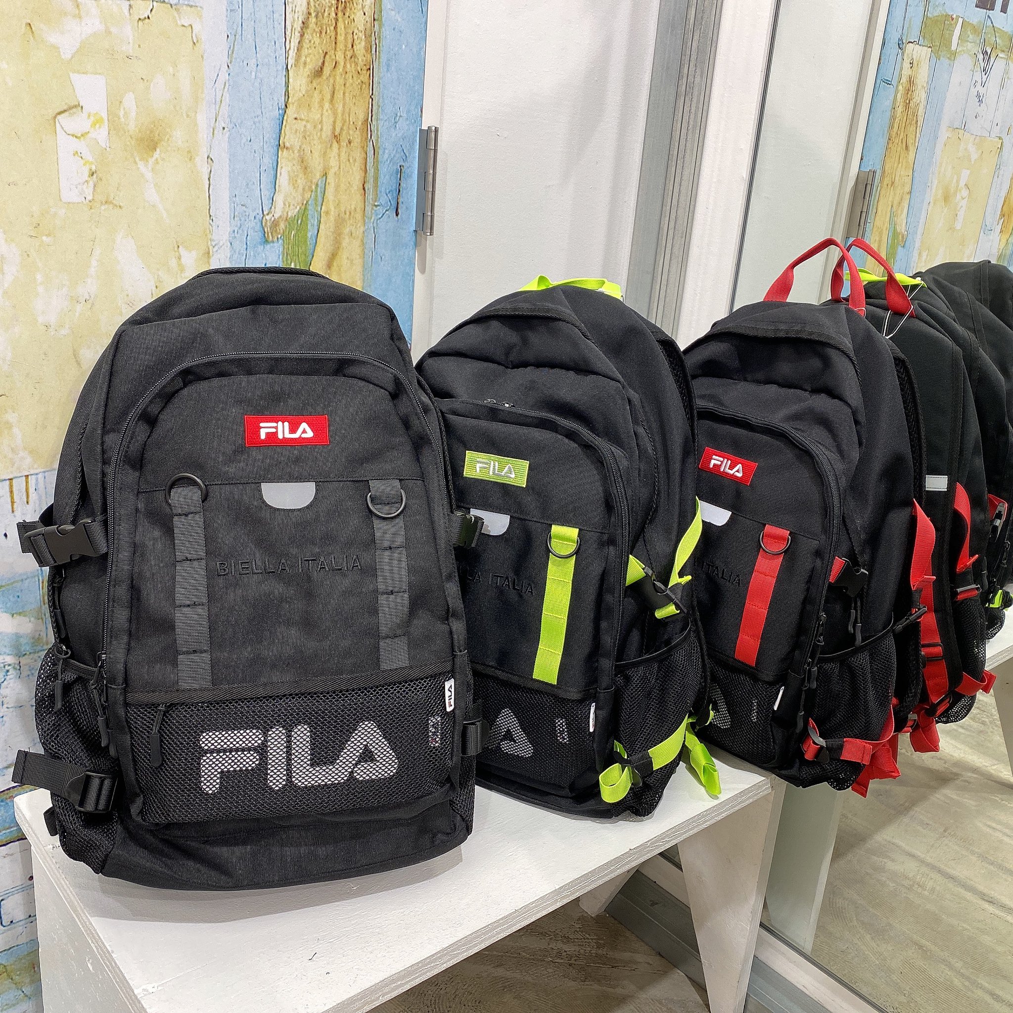 Wego 沖縄エリア 浦添パルコシティ Filaスクールリュック 通勤 通学に適しており 使い勝手の良いミニケース シューズケース付属で 用途に合わせて仕様可能 汚れや濡れに強い ポリエステル素材を使用してるので 普段のお手入れも簡単に