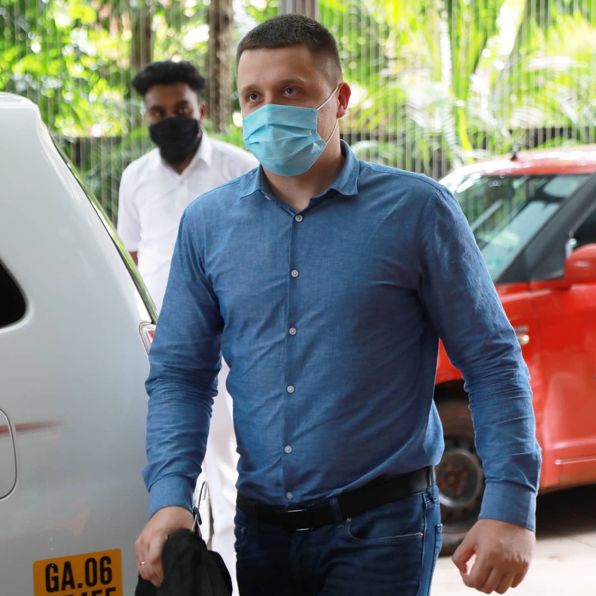 KeralaBlasters's tweet photo. Touch down! 🛬

Our Sporting Director, Karolis Skinkys, and Physical Preparation Coach, Paulius Ragauskas have arrived in Goa! 😎

#YennumYellow https://t.co/WYUT8pwhKY