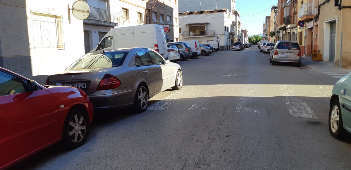 Hola, <a href="/Aj_Sabadell/">Ajuntament Sabadell</a> aquí, aunque parezca mentira, hay un paso de peatones, que los vehículos no respetan y por <a href="/sbdterritori/">Sbd Acció Territorial, Participació i Voluntariat</a> está olvidado... #Sabadell #Planadelpintor