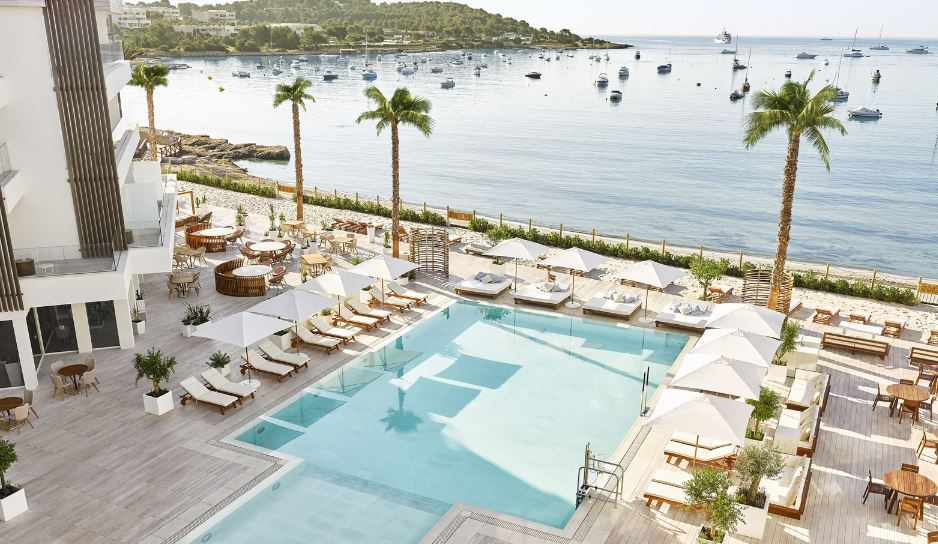 Step into the beach life
A sophisticated yet fun-loving beachfront retreat; laze seaside by the beach club or head to the pool deck

#ibiza #ibizabay #nobuhotels #ibizatown #ibizastyle #travelibiza #luxuryibiza #fivestaribiza #penthouseibiza #suiteroomsibiza