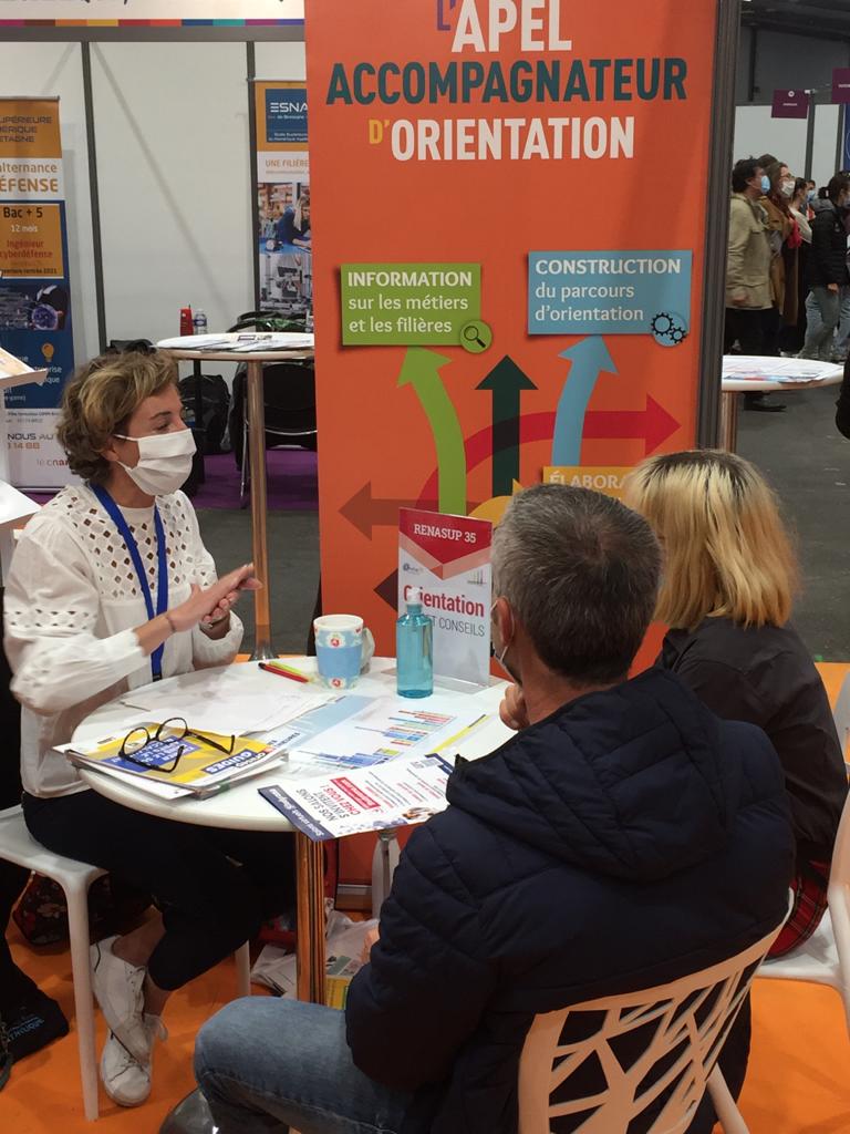 apel_35's tweet photo. #Apel35 présente et active au salon #studyrama aux côtés de #renasup
Au cœur de notre mission : accompagner les #parents et les jeunes dans la démarche d'orientation.
Prochain Rv : le salon de l'étudiant en janvier 2021 https://t.co/CEp4FPKNHt