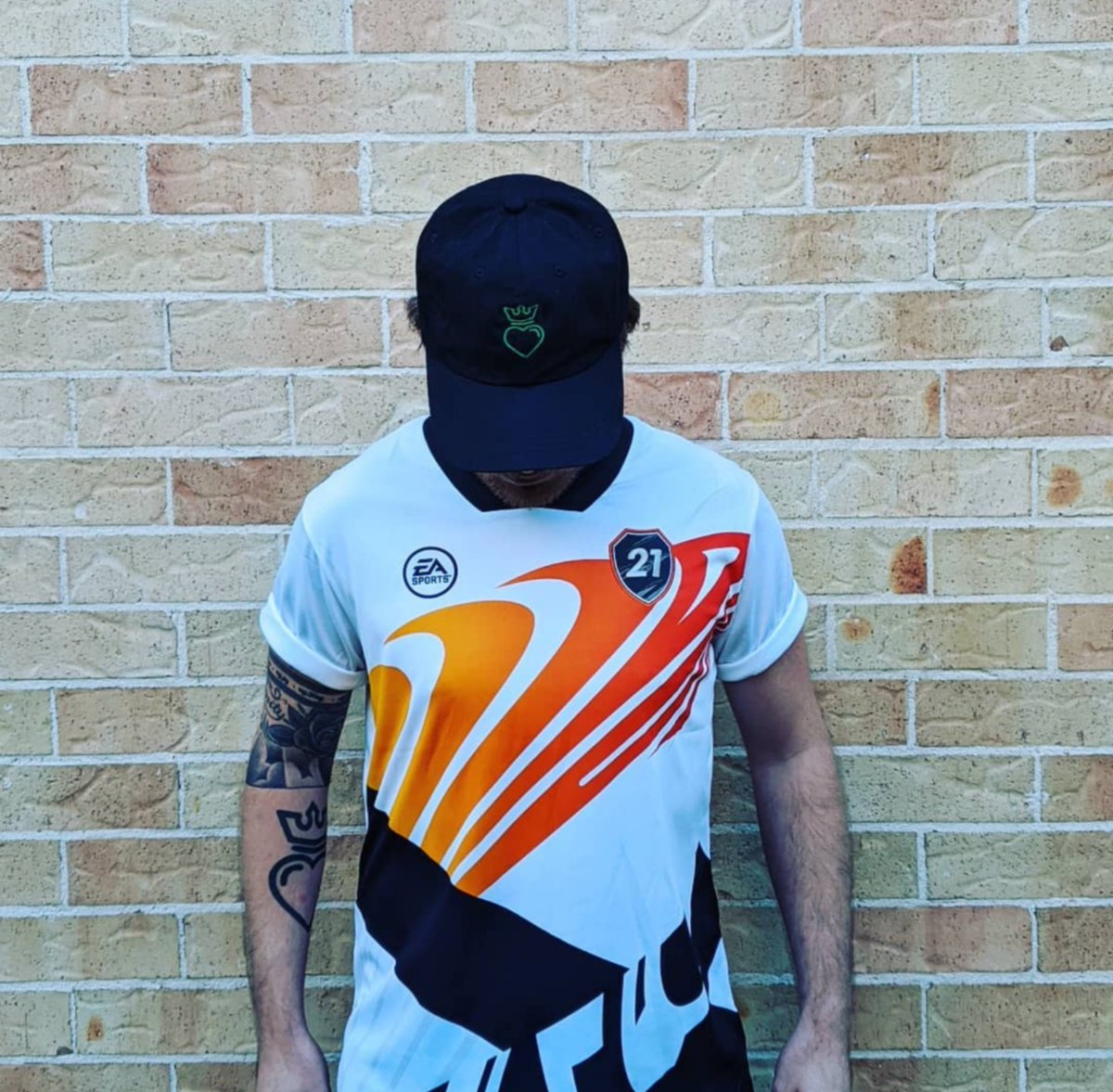 Nateolos's tweet image. #FIFA21 #GIVEAWAY

Down to my last code (ANZ/PS4) thanks to @EASPORTSFIFAANZ, who also sent me this lit kit. 🔥

You know the drill - retweet and follow, and I'll draw a winner this week.

fb.gg/NatePTK

👑💚