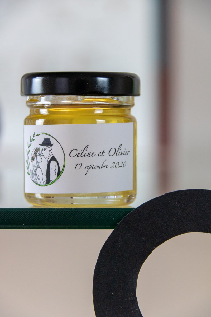 PetitPot_Miel's tweet photo. Toujours à la recherche d'un petit cadeau d'invité pour votre mariage ? Alors dites-le avec du miel et offrez un  Petit Pot de Miel personnalisé avec ses accessoires ! 🍯🐝💚#wedding #weddinginvitation #SaveTheDate #honey #love #weddingday #WEDDINGPHOTOGRAPHY #Paris #France #gift https://t.co/haDXlSGN5J