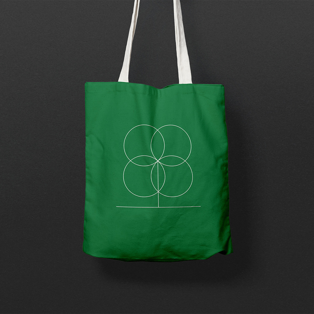 DesignIntGroup's tweet photo. A little throwback to this minimalist tree graphic we featured on a #totebagdesign. It was part of a wider brand identity piece that we developed. We quite like it, we think it's simplicity is a little charming. ☺️🌳 https://t.co/C5ZWdNjVpy