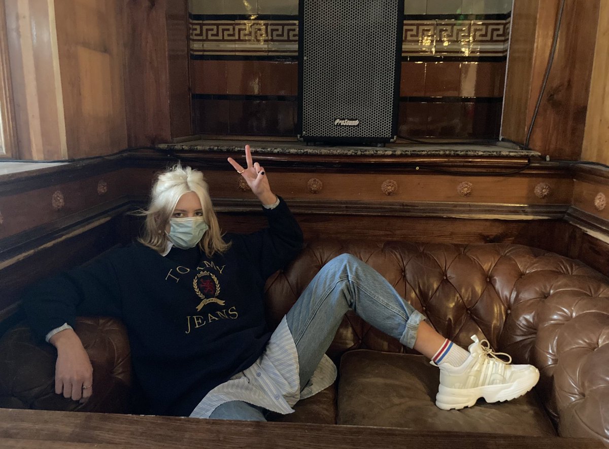 Rebartic's tweet image. Ada's back!

I do despise people who put their feet on seats!

#OBINGO 
#OADA