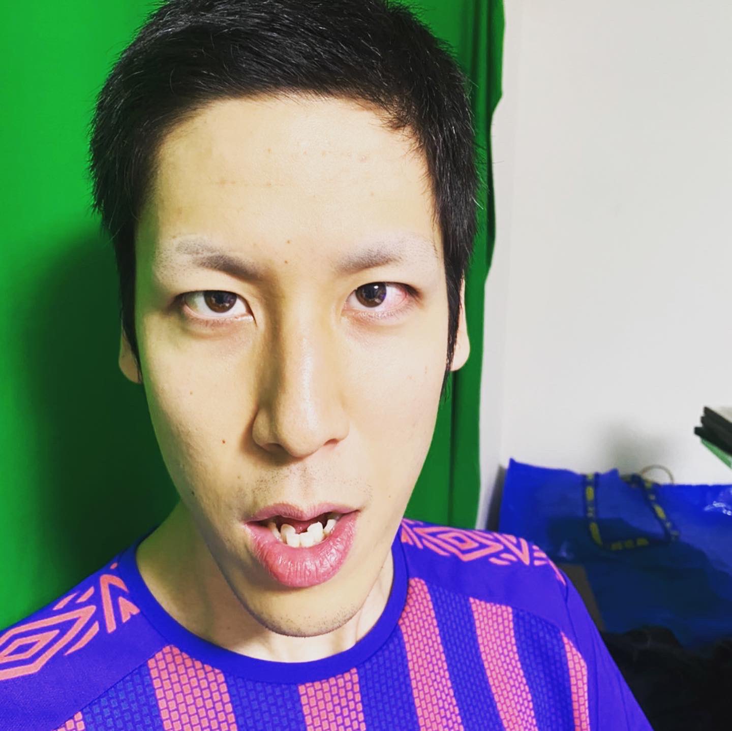 Kohalon コハロン 坊主に引き続き 眉毛も剃りました 眉毛の描き方を勉強していきたいです T Co T4eisqmzre Twitter