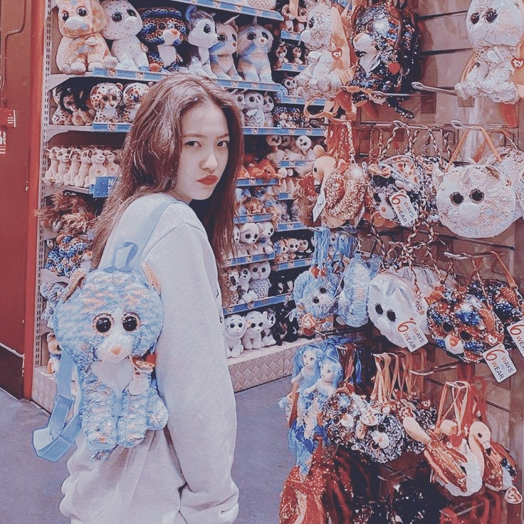 velynn disini bukan newbie ganti akun akun sebelah tiba" ilang temenan ayo 
•
•
•
•
mutualan? rt/like 
fambest? dm aja velyn ga galak kok 
#roleplayerindonesia #roleplayer #roleplayerindo #roleplayerkpop #roleplayeraccount #rootrp