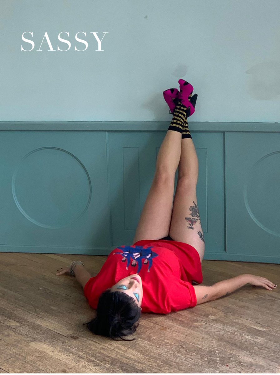 Heading in to the week like our fabulous model Lo Barnes super sassy in Jason Dorley-Brown SOOB tee. #soob #sassytees #teephoto #ukdesigners #dressupteeshirt #teeshirtdesign #teeshirtstyle #wearesoob #hellomonday shirtsoffourbacks.co.uk/product/triple…