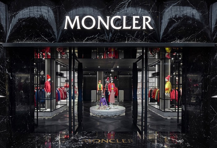 Venistarspa's tweet photo. Remo Ruffini: «Le crisi sono occasioni. Occorre ricostruire una consumer confidence». In una lunga intervista, le riflessioni del presidente @Moncler sulla priorità del #digitale e l'importanza dell'esperienza #omnichannel. https://t.co/12JAs6HC3L #CX #VenistarCustomer #fashion https://t.co/JAQZadYjMC