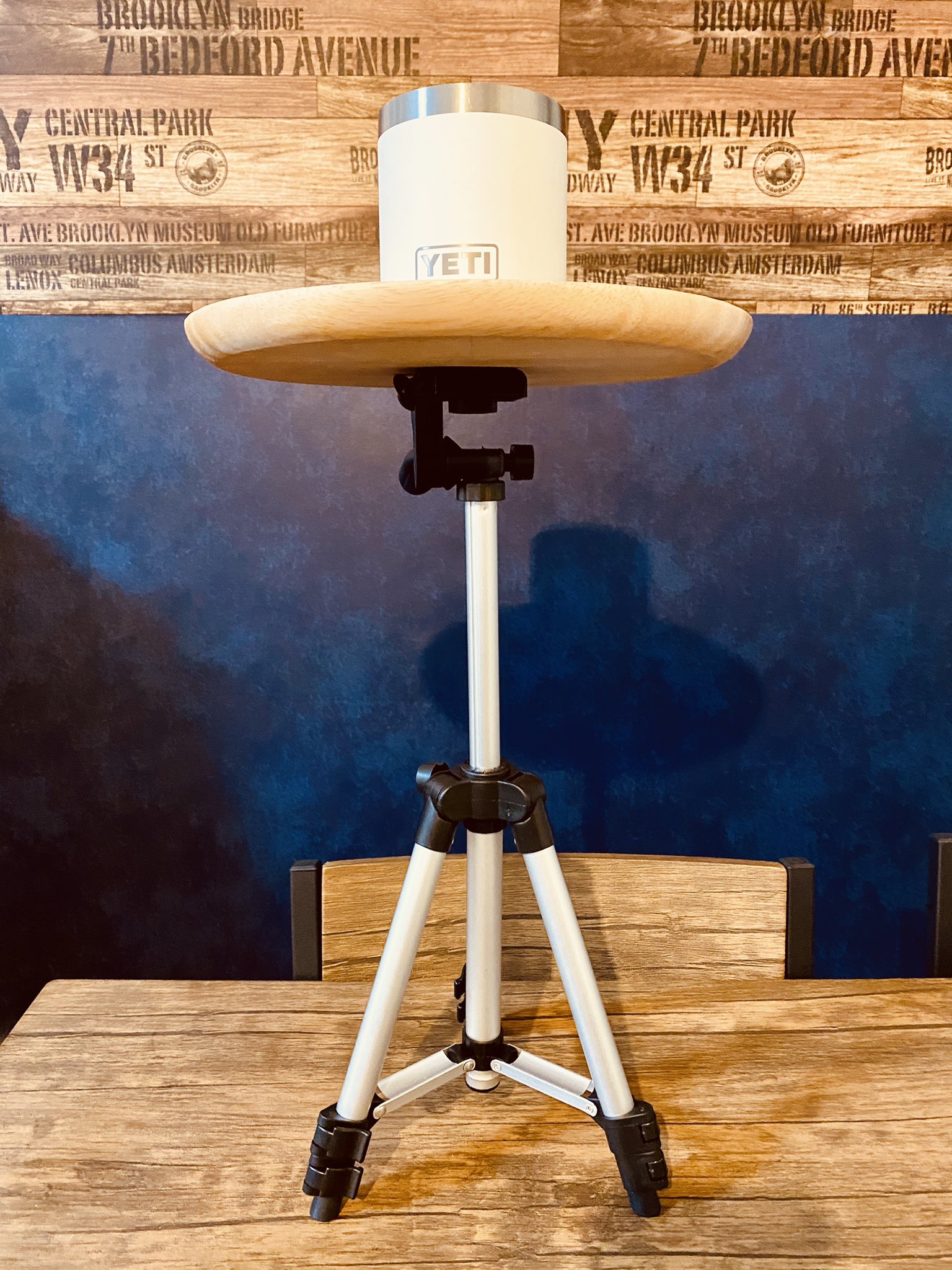 キャン茶 Camcha 先日ダイソーで買った三脚で 三脚テーブル作ってみました 自作キャンプギア 三脚サイドテーブル ダイソー500円 T Co 1gumxdfybt Twitter