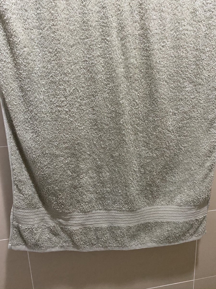 vnshocker's tweet image. ベトナムのメガマートとビンマートで買ったバスタオル、どちらもすぐ臭くなってしまうのですが、何かいいタオルのブランドなどおすすめ教えてください！

それとも洗濯機や洗剤や干し方の問題なのでしょうか、、、？