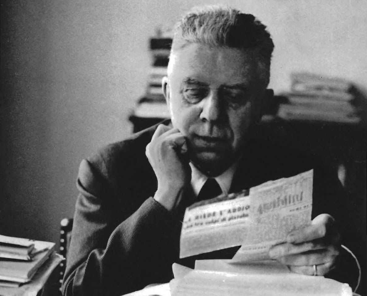 InternoPoesia's tweet photo. «Ripenso il tuo sorriso, ed è per me un'acqua limpida 
scorta per avventura tra le pietraie d'un greto».

Eugenio Montale, nato oggi ❤️ https://t.co/QwP80b4GAC