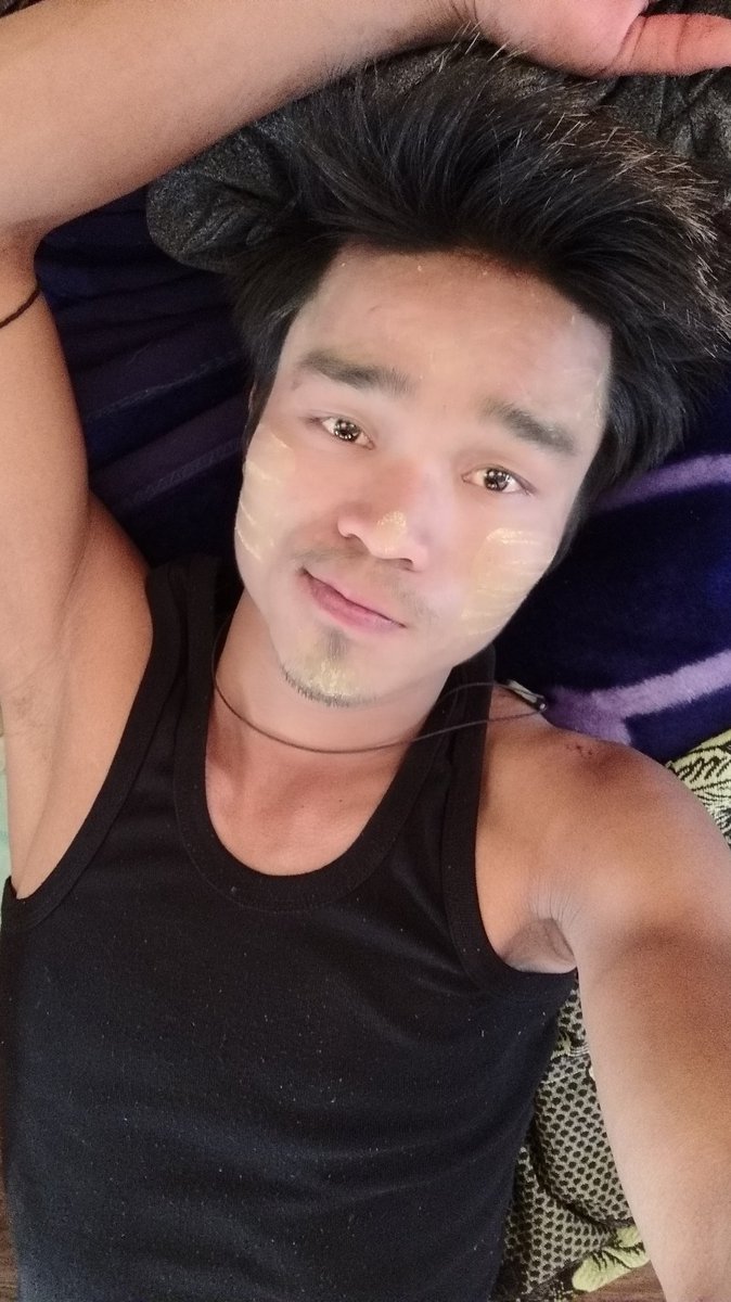 ဟုတ်ကဲ့ကျနော်မုံရွာနယ်သားပါ😁

ရည်းစားSingleမရှိတဲ့လေးပါ😝
