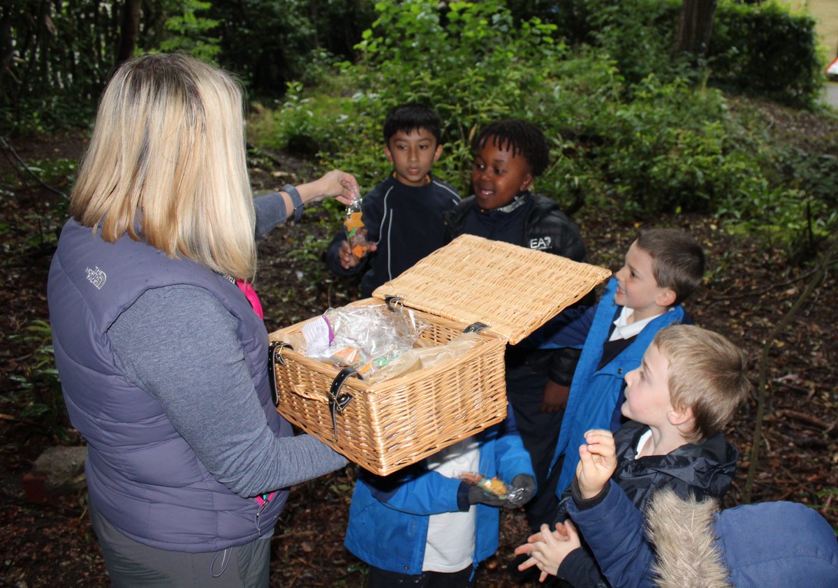 BedstoneCollege's tweet photo. The Junior School den-building challenge saw guest judge Mr Tom Savery (OB) announce a 35-35 point draw, crediting both the Mini-Monsters &amp; Team Martin for their designs, decorations &amp; both proved deluge-proof from the traditional bucket-of-water test. Congratulations to all! https://t.co/WKrXqEfZ6o