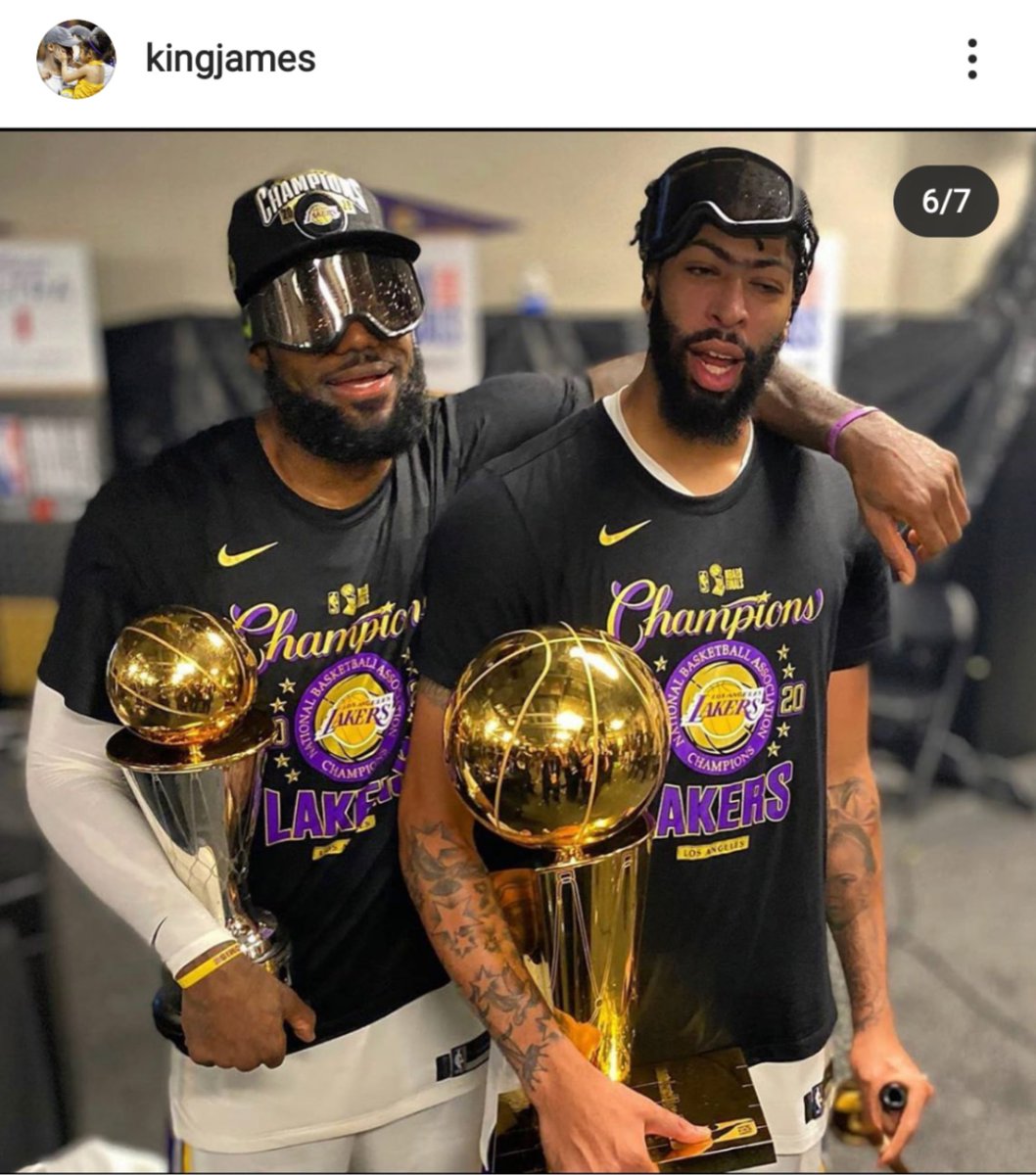 👑