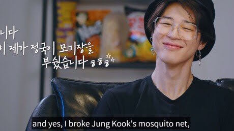 su carita d bebe pero en realidad está diciendo "si, yo rompí la red anti mosquitos de jungkook" pollito travieso  @bts_twt