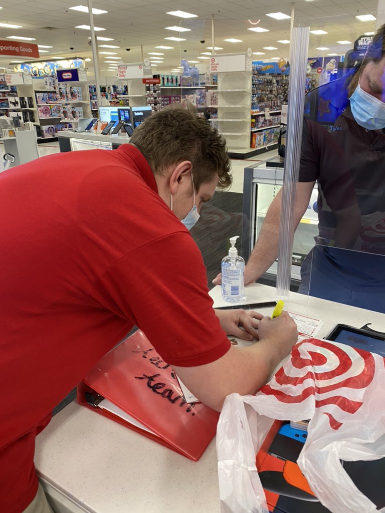 MJWestbrook_TGT's tweet photo. Getting what they came in for: ✅ Selling what they didn’t know they needed: ✅ Ending perfectly with Square Trade to protect it all: ✅✅ Amazing sale today TJ!#NintendoSwitch #FourGames #SquareTradeSRP #WayToSell 💪🏾 🎯 @courtshellnu @KippLaura @tiffany48122 https://t.co/VTeq2nTaA8