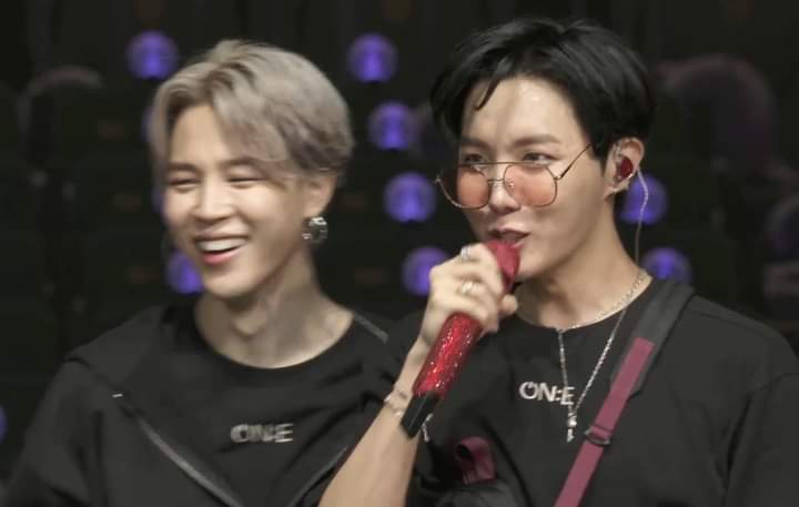 Prince_hobari's tweet photo. Park Jimin của em vậy là bước sang tuổi mới rồi nhớ💜 Bé con hãy luôn hạnh phúc, luôn mĩm cười và luôn đồng hành với bangtan. Hãy luôn là chính mình anh nhé. Love you
#HappyBirthdayJimin #JIMINDAY #AngelVoiceJimin #LovelyJiminDay #1013FiltersOfJimin https://t.co/vzcuaDlYwO