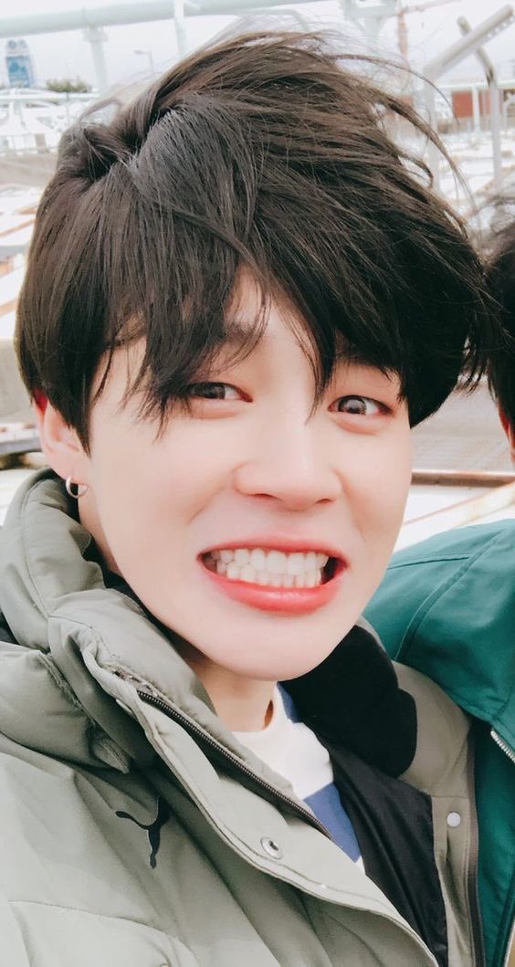 reflecti0nnn's tweet photo. 생일축하 , 지민!  
#HappyBirthdayJimin @BTS_twt https://t.co/Zp8LshsZZT