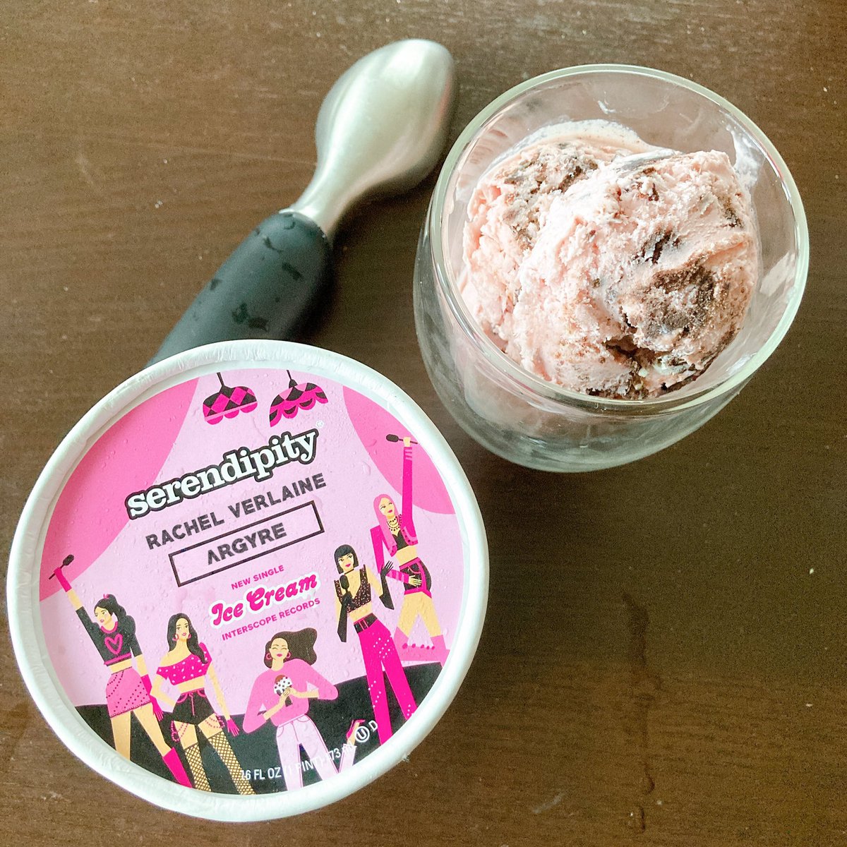 iFuck7official's tweet photo. #CHRIS2 🍨 Que nadie me vea siendo el más gordo fan aprendiéndome la coreografía de esta canción y tragándome todo el heladito que se supone que debía compartir. Esta mañana estamos ice cream chilling chilling cause life is #SweetLikeRAGYRE. 💜 https://t.co/I8493fiD1j