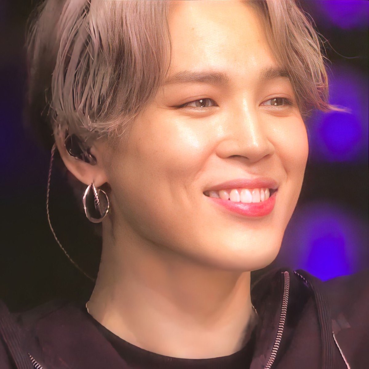 blumyei's tweet photo. A Park Jimin:
"Feliz día,al chico más hermoso,al chico con los sentimientos más lindos,con esa dulzura y amabilidad increíble,al chico que con su sonrisa ilumina mis días,al chico con una voz que sana,al chico que me enseñó que con esfuerzo todo se logra.+

#HappyBirthdayJimin https://t.co/9tfHhPAji7