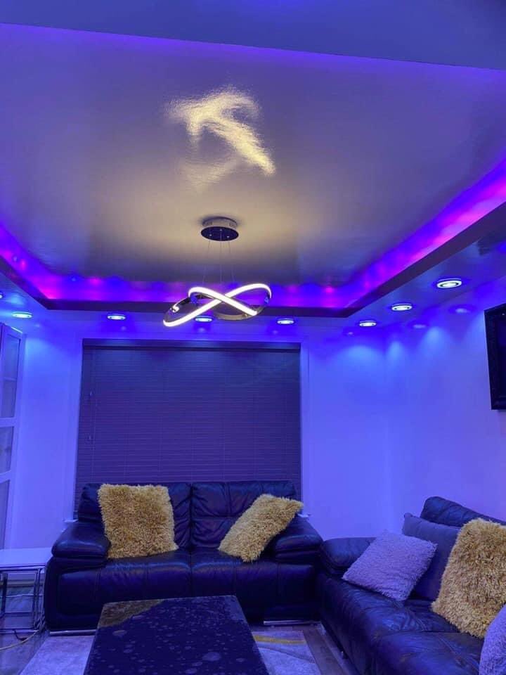 EcobriteUK's tweet photo. The contractor used a combination of our Striplights, pendant lights and panels at this residential project in Manchester ✅ https://t.co/cfghJBCNzM