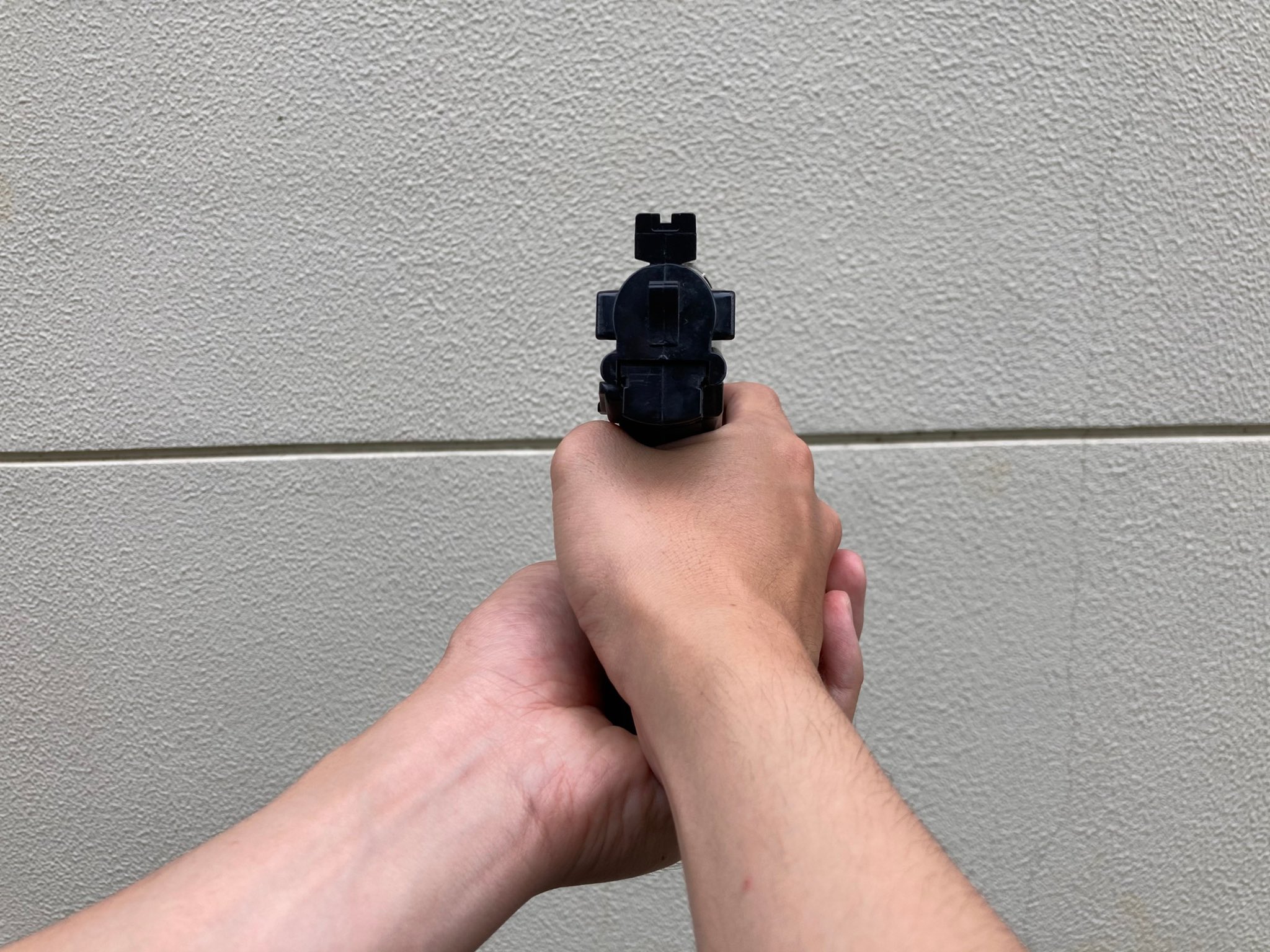 テシン 駆逐してやる 銃口上向き 正面 下向き 手素材 手 資料 マンレボ テシン手資料 Manrevo Handreference Handmodel 銃資料 ピストル資料 銃 持ち方は雰囲気 弾 Gun 銃 T Co Dzgzfdcrg0 Twitter
