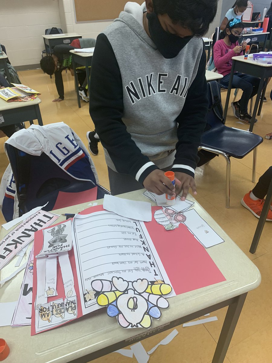 MrsZanier's tweet photo. These kiddos worked so hard to complete their Thanksgiving task. The determination and effort did not go unnoticed. Great job my littles! https://t.co/q1mCT45gjC