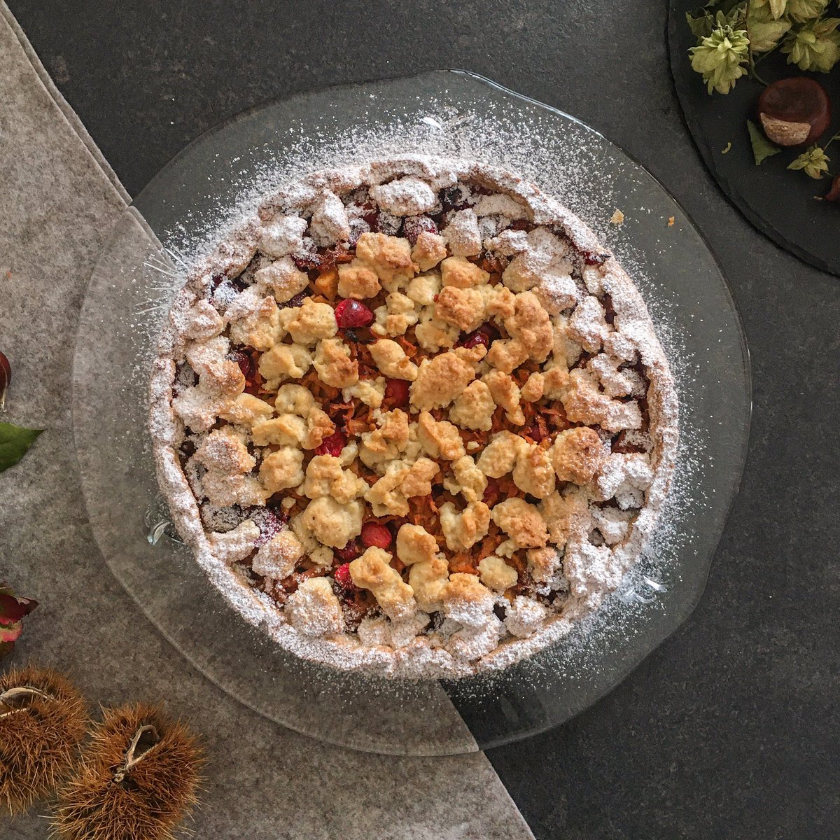 Celebrating autumn with a quince and cranberry crumble cake 🍂🍁 Find the recipe in my highlights on instagram! #bakingcake #autumnbaking instagram.com/p/CGP5Kd_pJE5/…