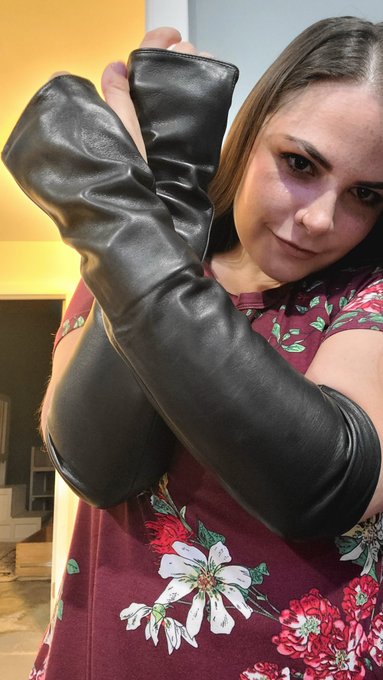 Thank you for the gorgeous gifts!! https://t.co/I1oWT79dxp