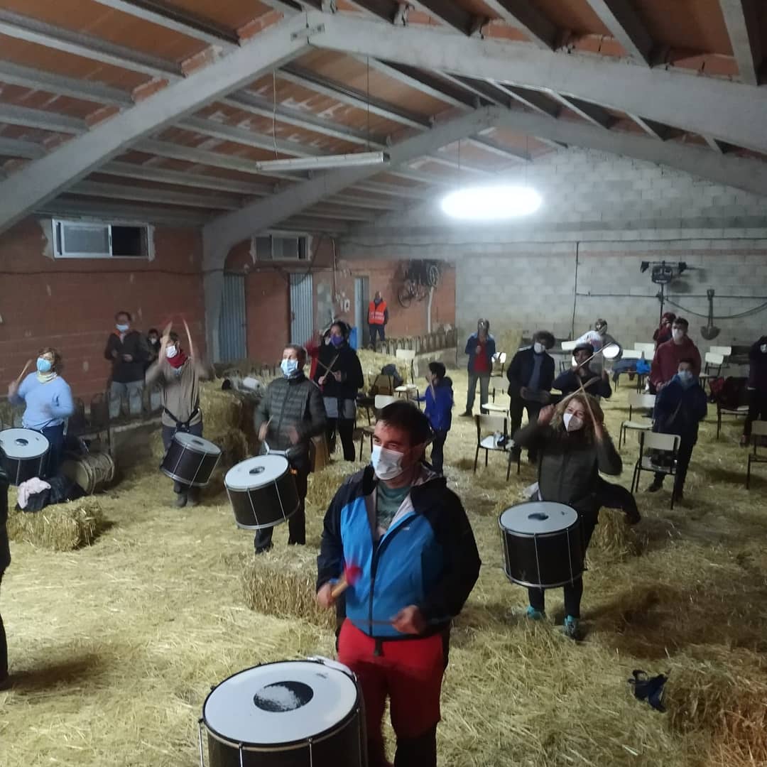 Taller de percusión con la Sociedad Musical de Ademuz. Compartiendo el saber local 😀🥁🥁🥁