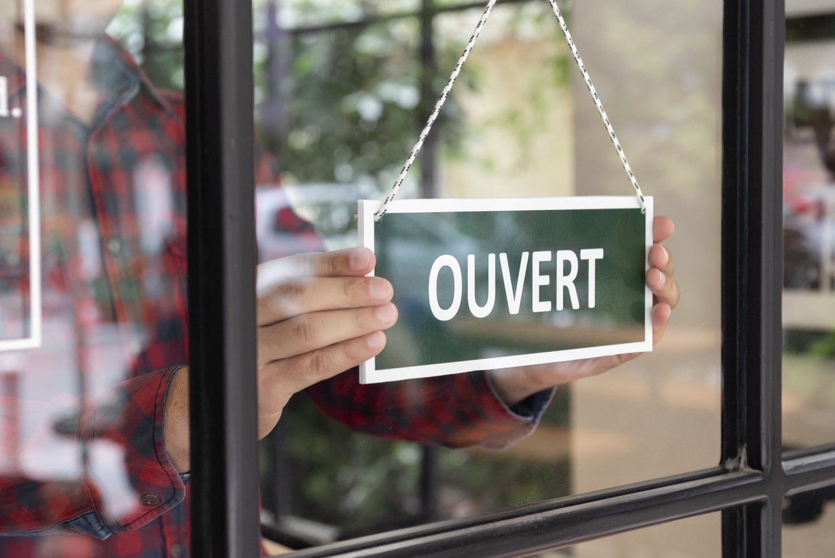 SigneLocal's tweet image. MAGASINS OUVERTS 👋 | En cette journée de l’Action de Grâce, nos magasins sont ouverts pour vous permettre de venir découvrir, en toute sécurité, des produits fabriqués par des gens d’ici!

📍Quartier DIX30 : 11h à 18h
📍@TimeOutMontreal : 12h à 18h
📍@Galeriescap : 10h à 18h