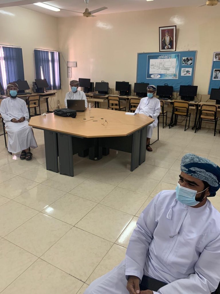 قدم اليوم الاستاذ يونس الحديدي ورشة للهيئة الادارية و التدريسية حول كيفية تفعيل المنصة التعليمية واستخدام برنامج (google meet) في التعليم عن بعد.